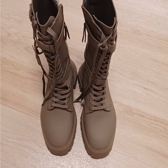 Zara Brown Combat Boots with Chunky Sole - Picture 3 of 7